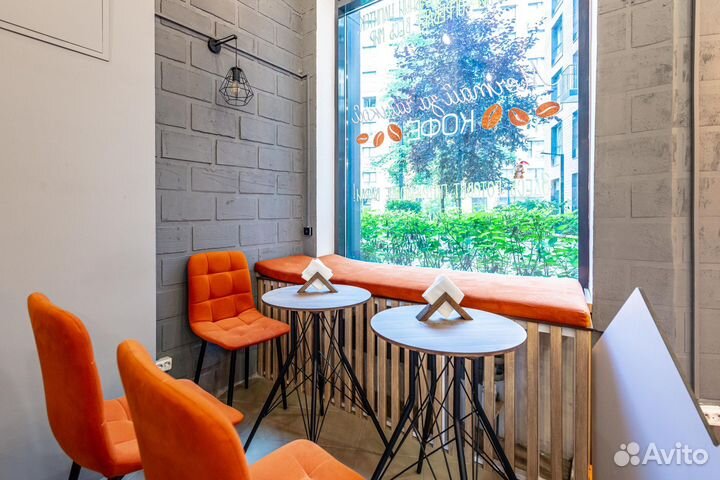 Стильная семейная кофейня в парке