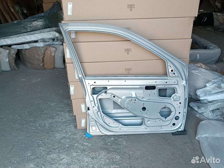 Дверь Лада гранта левая серебристый (рислинг)