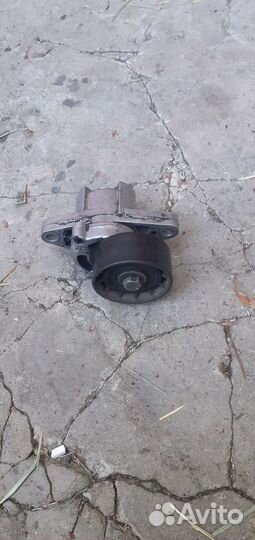 Ролик натяжителя ремня генератора