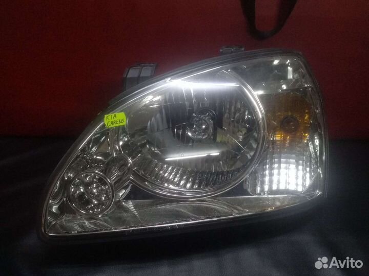 Фара левая Kia Carens 1