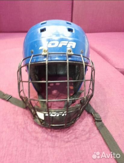 Хоккейный шлем