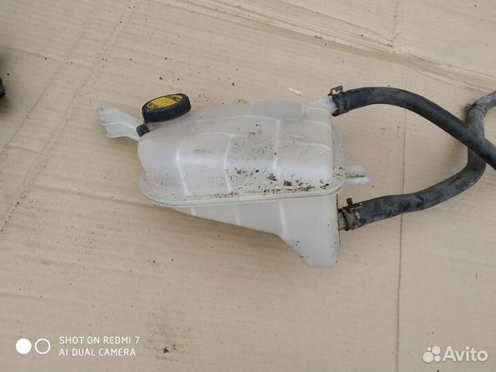 Расширительный бачок Toyota Corolla 150/151