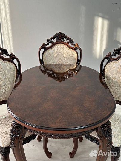 Кухонный стол и стулья