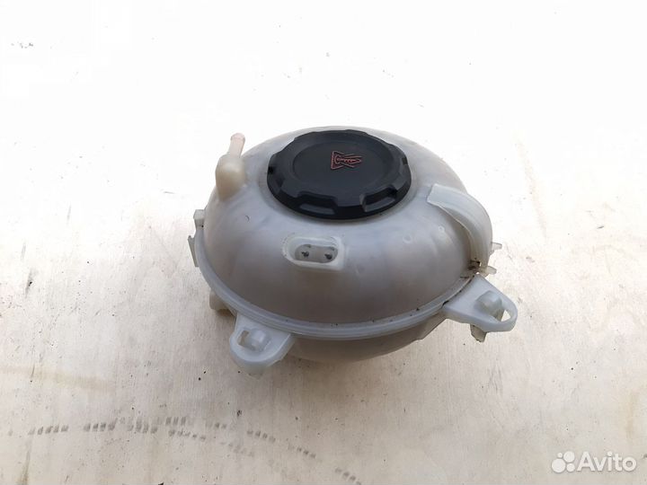 Расширительный бачок с крышкой Passat B8