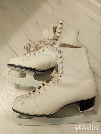 Коньки фигурные белые 37 размер