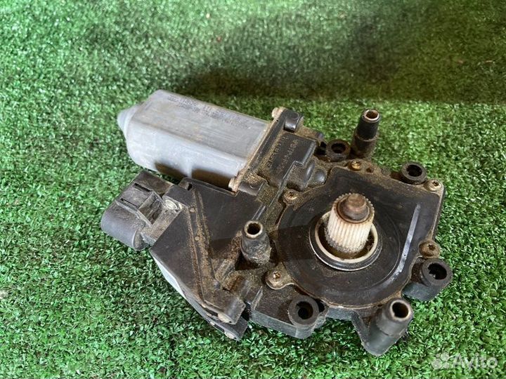 Моторчик стеклоподъемника Audi A6 Allroad