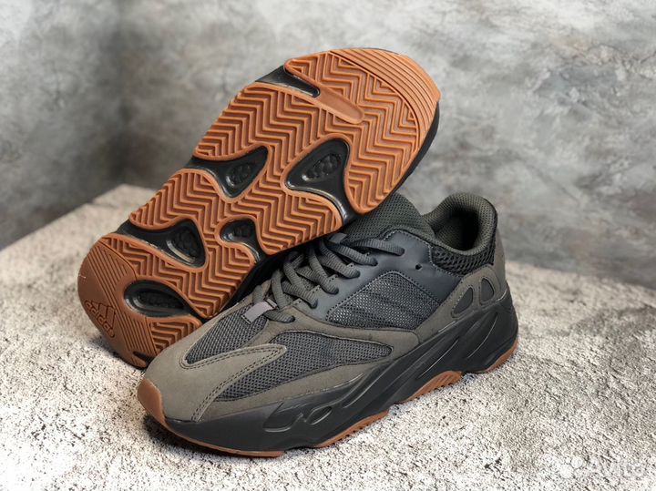 Кроссовки adidas yeezy boost 700