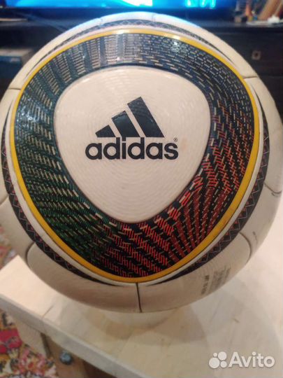 Футбольный мяч adidas jabulani