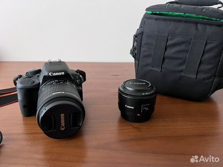 Зеркальный фотоаппарат Canon EOS 100D