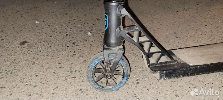 Трюковой самокат Grit