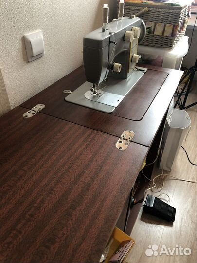 Швейная машина Чайка 142м