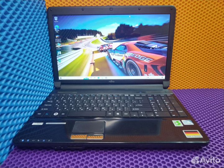 Мощный офисный ноутбук Fujitsu SSD