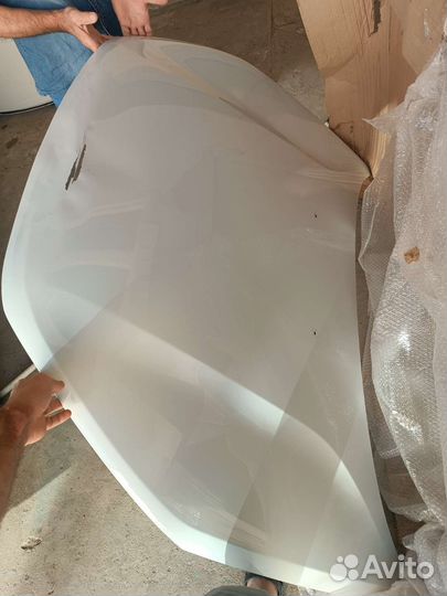 Капот на Весту оригинал