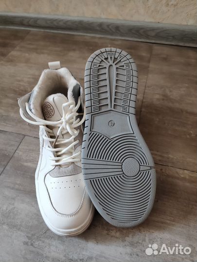 Кроссовки женские утепленные