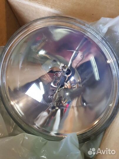 Фара со стойки шасси самолета