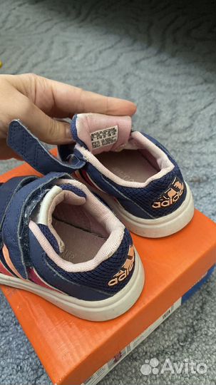 Кроссовки adidas для девочки 22 размер