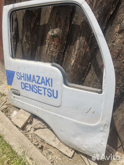 Nissan atlas правая дверь