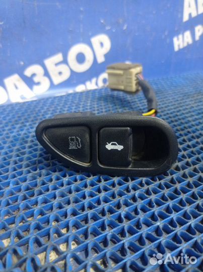 Кнопка открывания багажника Hyundai Sonata 4