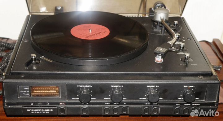 Электроника-Д1-012-С: проигрыватель с усилителем