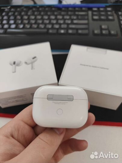 AirPods Pro Кейс и правый наушник