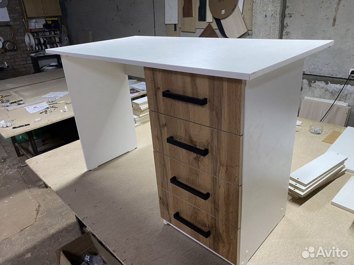 Письменный стол