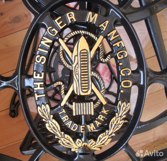 Интерьерная композиция/швейная машинка Зингер