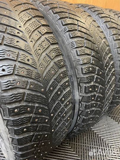 Michelin X-Ice North 4 215/65 R17