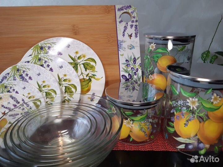 Емкости и доска дизайна 