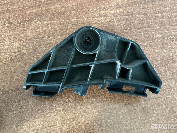 Кронштейн заднего бампера Тойота Королла Е150