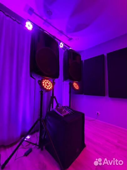 DJ(Диджей) со своим оборудованием