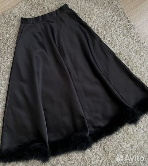 Черная атласная юбка