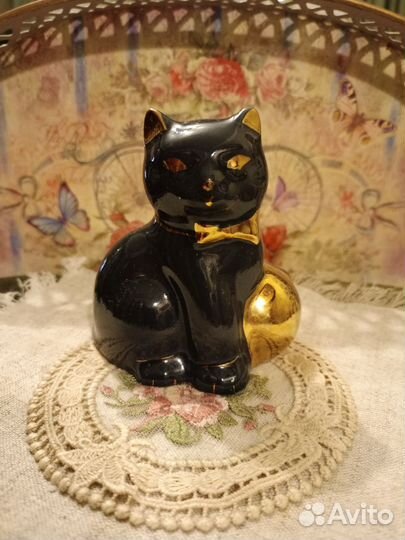 Статуэтка Котик с мячиком