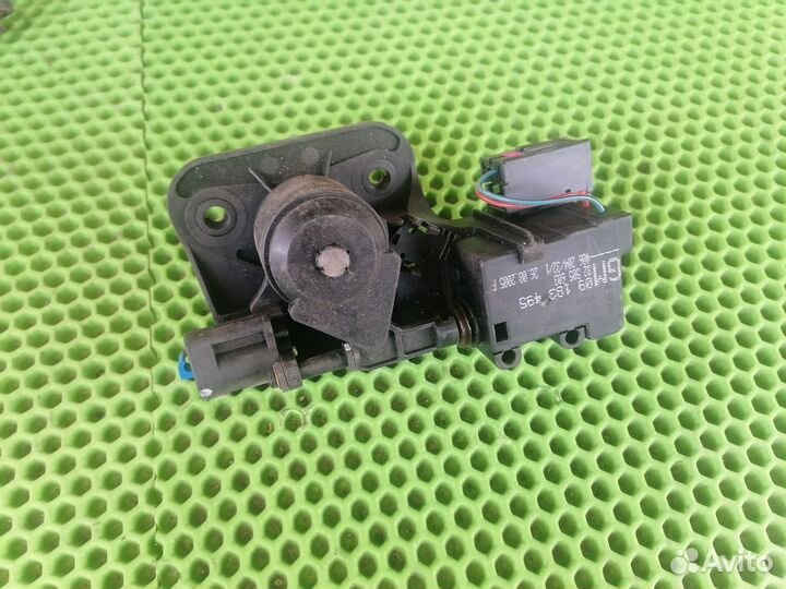 Кнопка багажника Опель Корса Ц