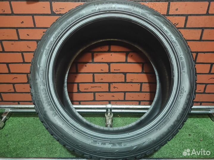 Nokian Tyres Hakkapeliitta R2 235/45 R18 98R