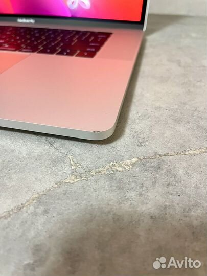 Apple MacBook Pro 2017 256gb touchbar silver