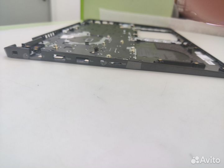 Верхняя часть корпуса (топкейс) Dell Latitude 3520