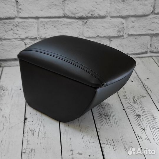 Подлокотник Peugeot 2008 (2014 - )