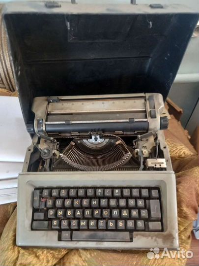 Печатная пишущая машинка, Ивица- м