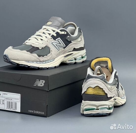 Светлые New Balance 2002R