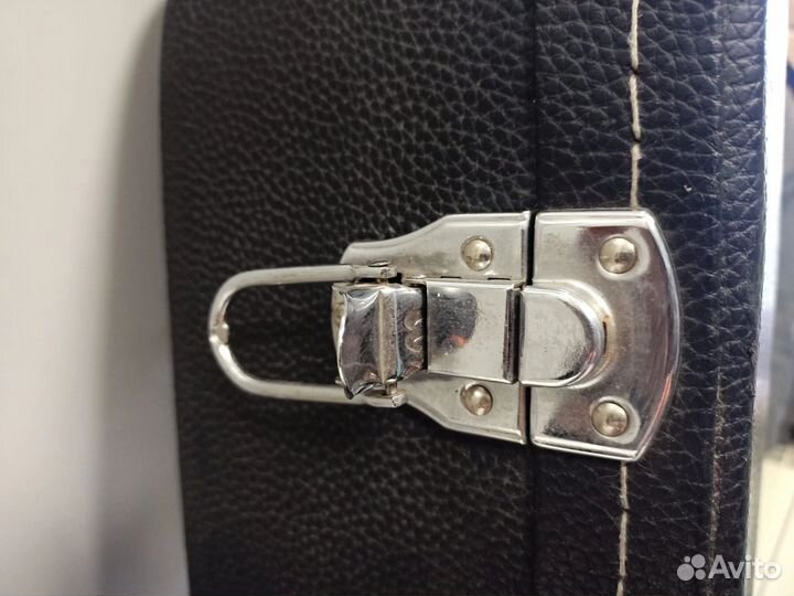 Жёсткий кейс для акустической гитары, чёрный, б/у