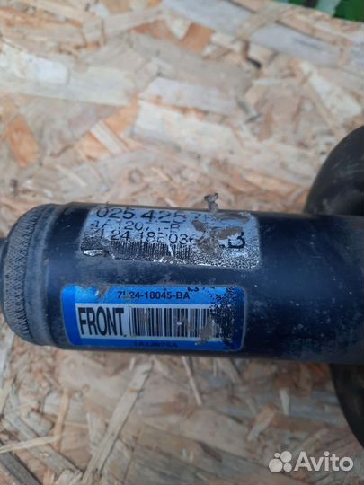 Стойки передние Ford Explorer 4 2006-2010