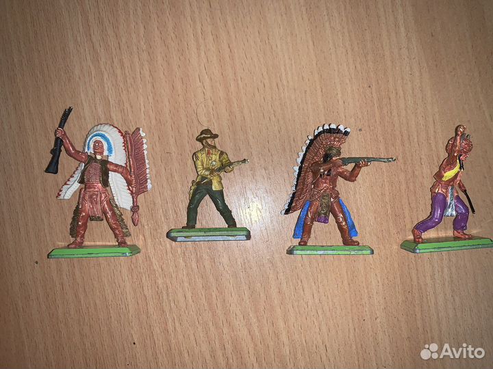 Солдатики Britains Индейцы,Ковбои и Конфедераты