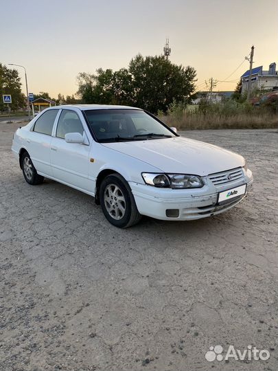 Toyota Camry 2.2 AT, 1998, 722 921 км