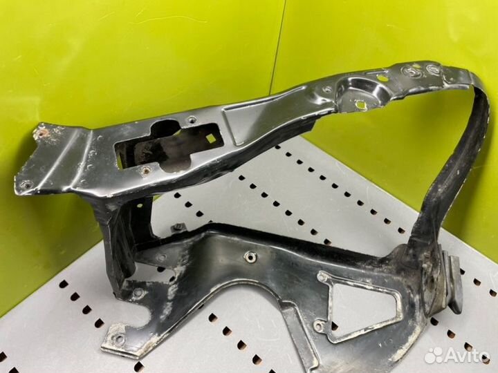 Кронштейн передний левый Mercedes-Benz S-Class