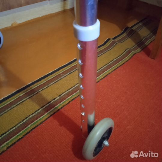 Ходунки для взрослых с колесами