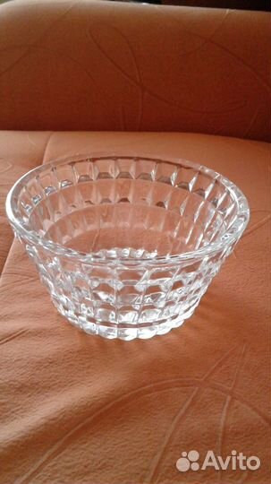 Хрусталь: вазы, салатники, кружки