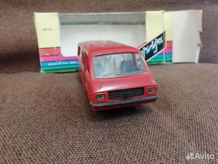 Модель автомобиля раф