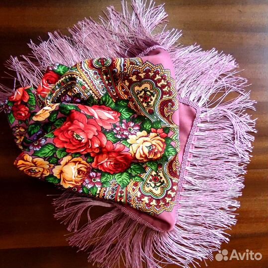 Платок цвета пенки 110х110