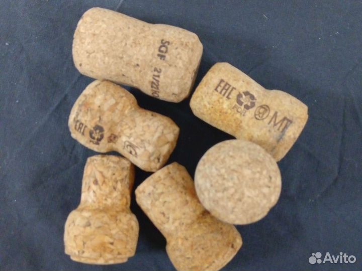 Пробки разные. Много