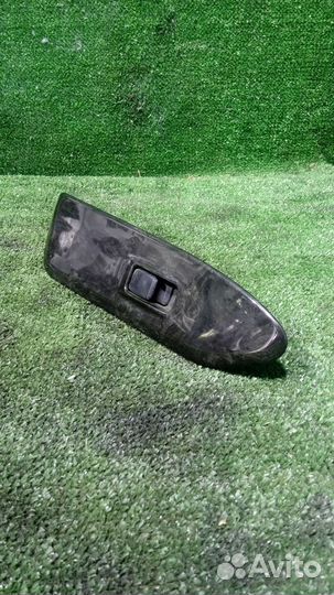 Кнопка стеклоподъемника Mitsubishi Lancer Cedia